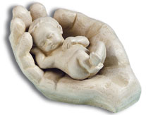 Skulptur "In seiner Hand" - sandfarben