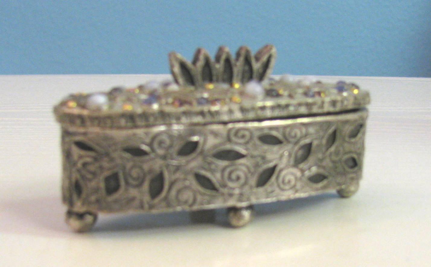 Ovale Schmuckdose von der Designerin "Michal Golan"