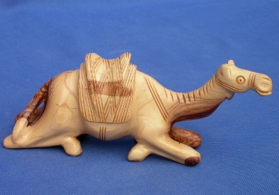 KamelSitzend Olivenholz-Kamel, sitzend - ca. 18 cm breit