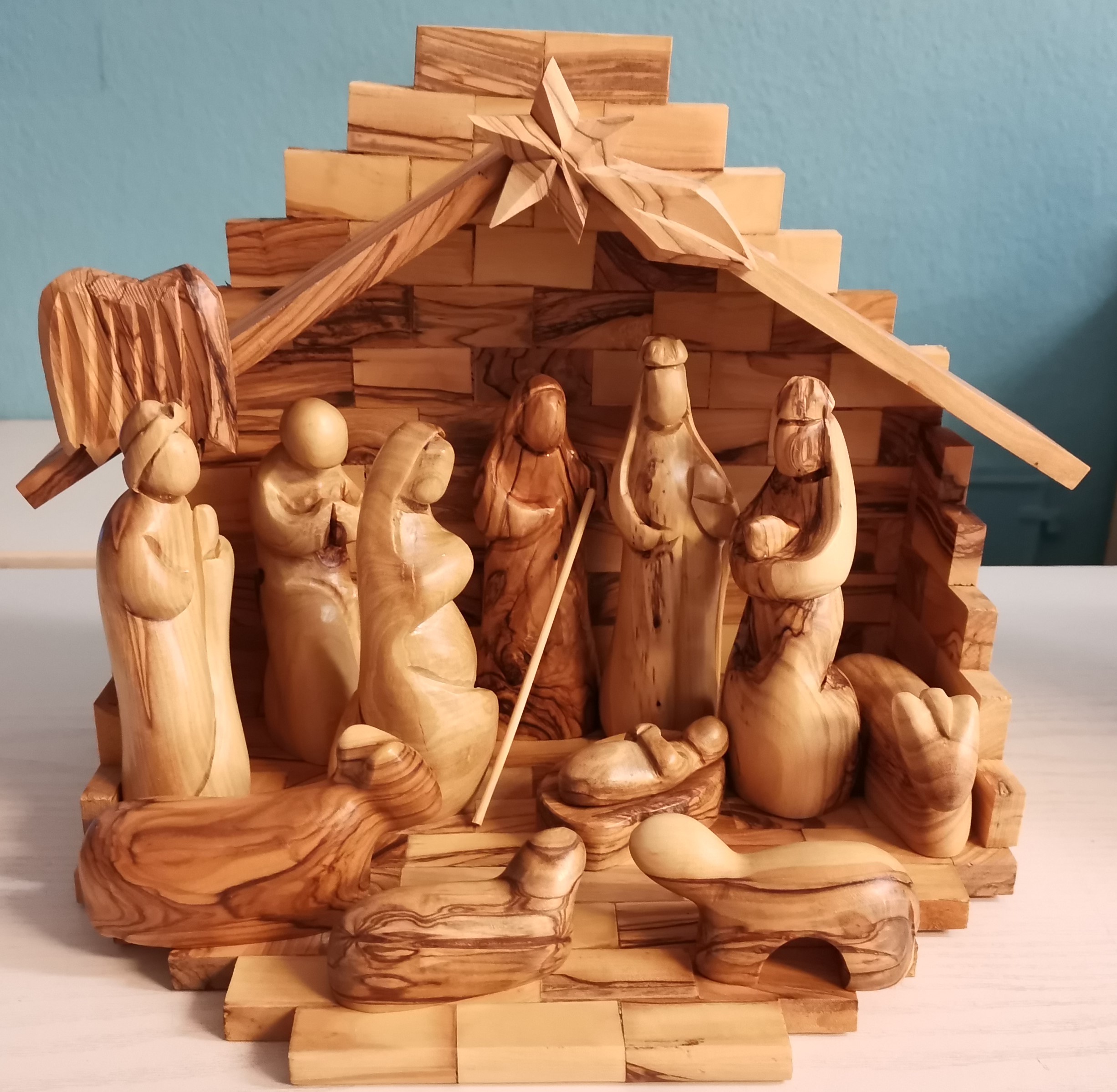 FigurenStall2-1 Krippenfiguren und Stall mit klappbarer Fläche, 7 - teilig