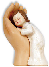 Skulptur "Mädchen in Hand" - farbig