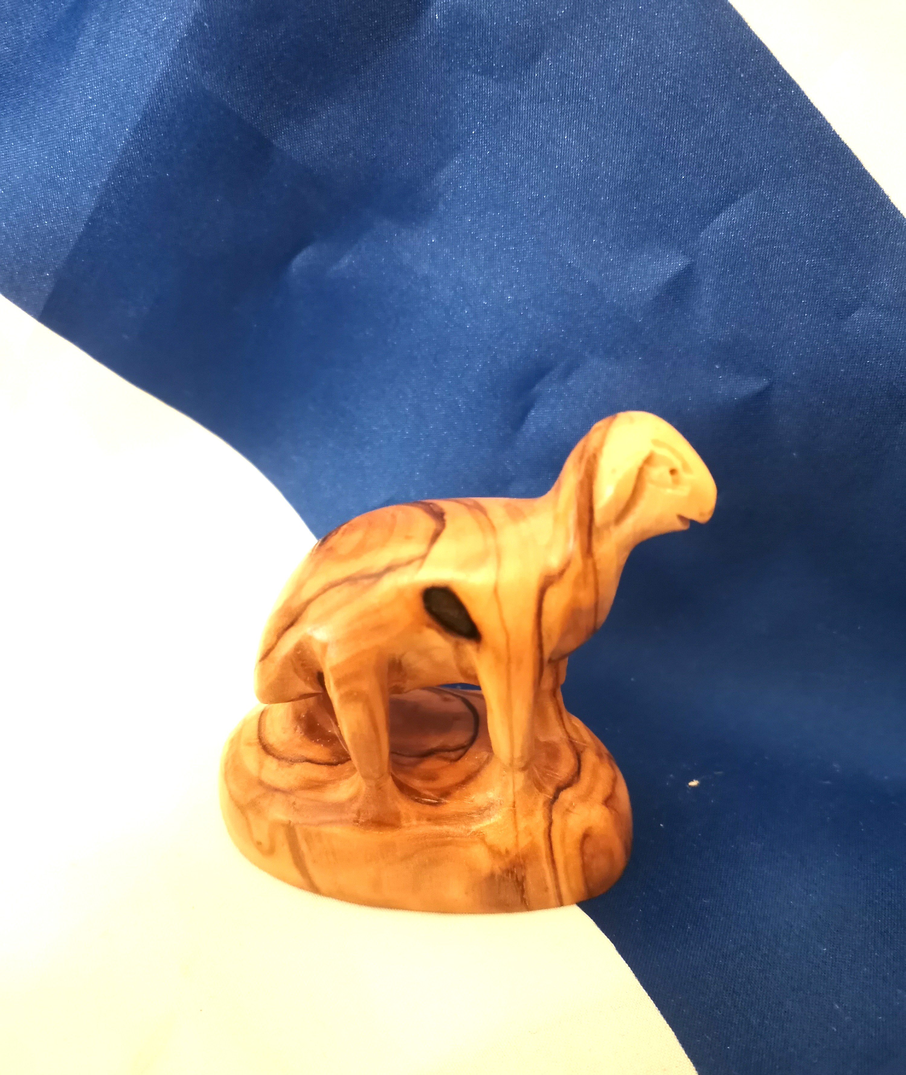 Olivenholz-Schaf auf Sockel