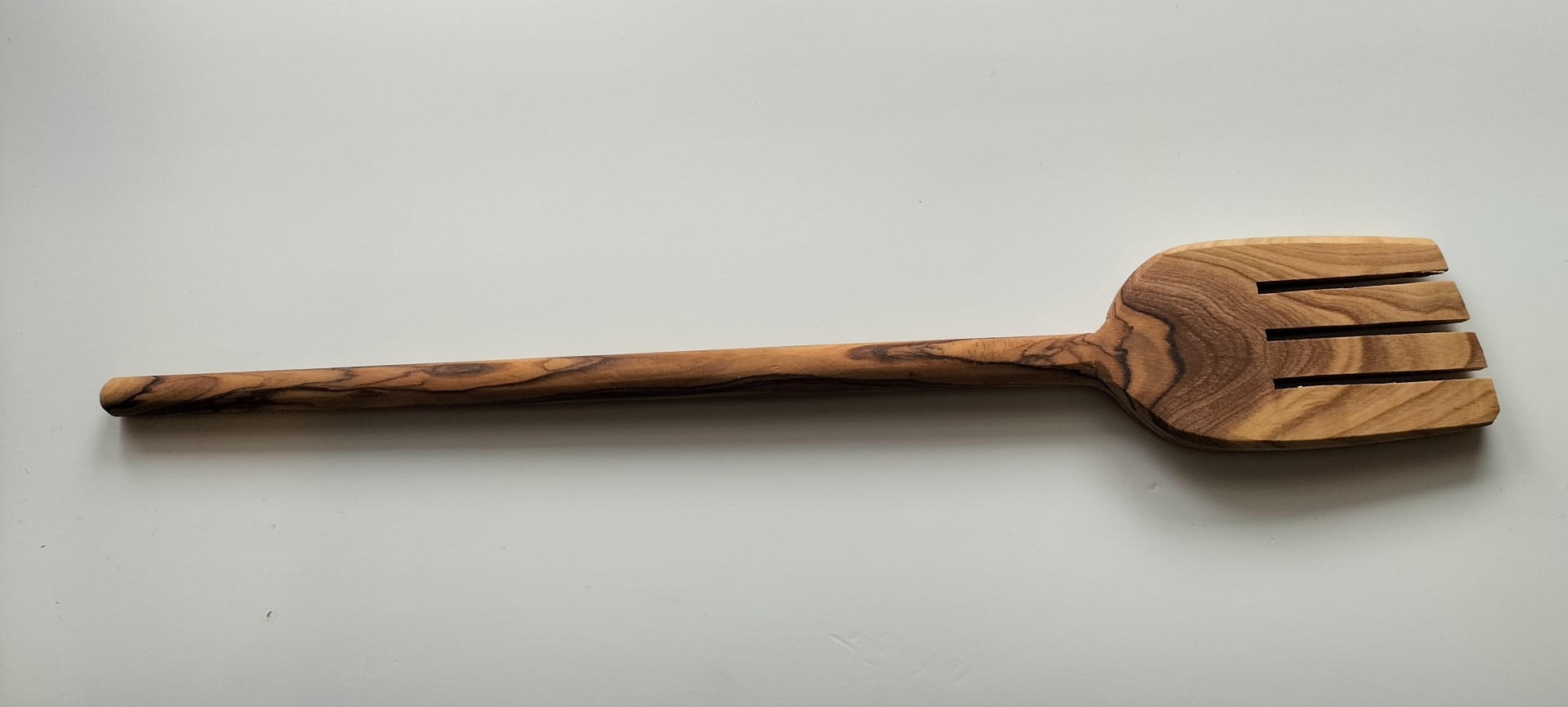 Gabel aus Olivenholz für Salatbesteck als Küchenhilfe