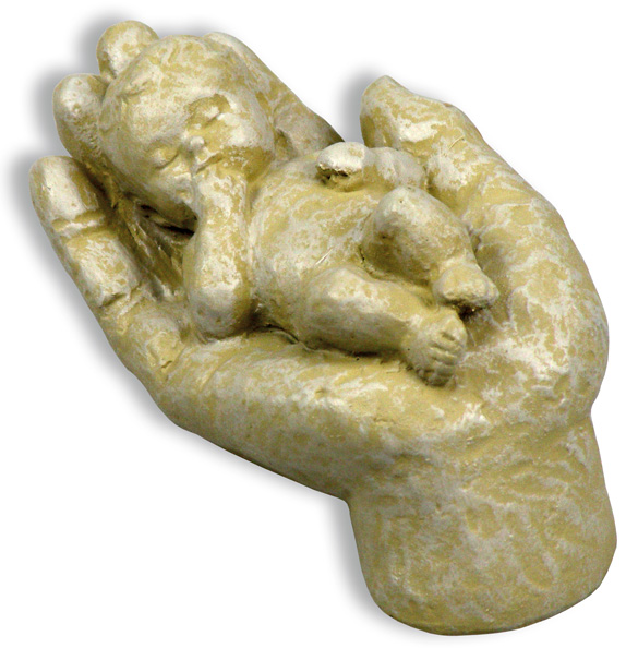 Skulptur "Behütet" kalkfarben