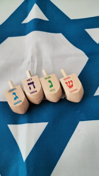 Farbige Dreidel - 4 Stück im Set