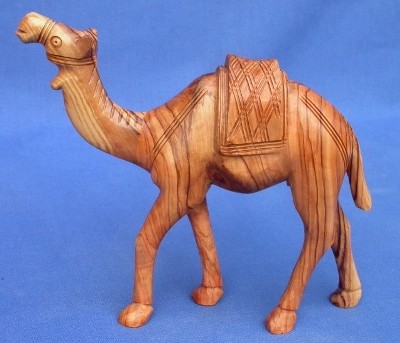 Olivenholz-Kamel, stehend - ca. 13 cm